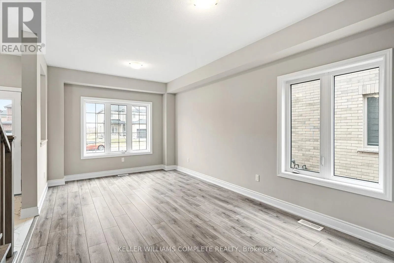 15 VENTURE WAY