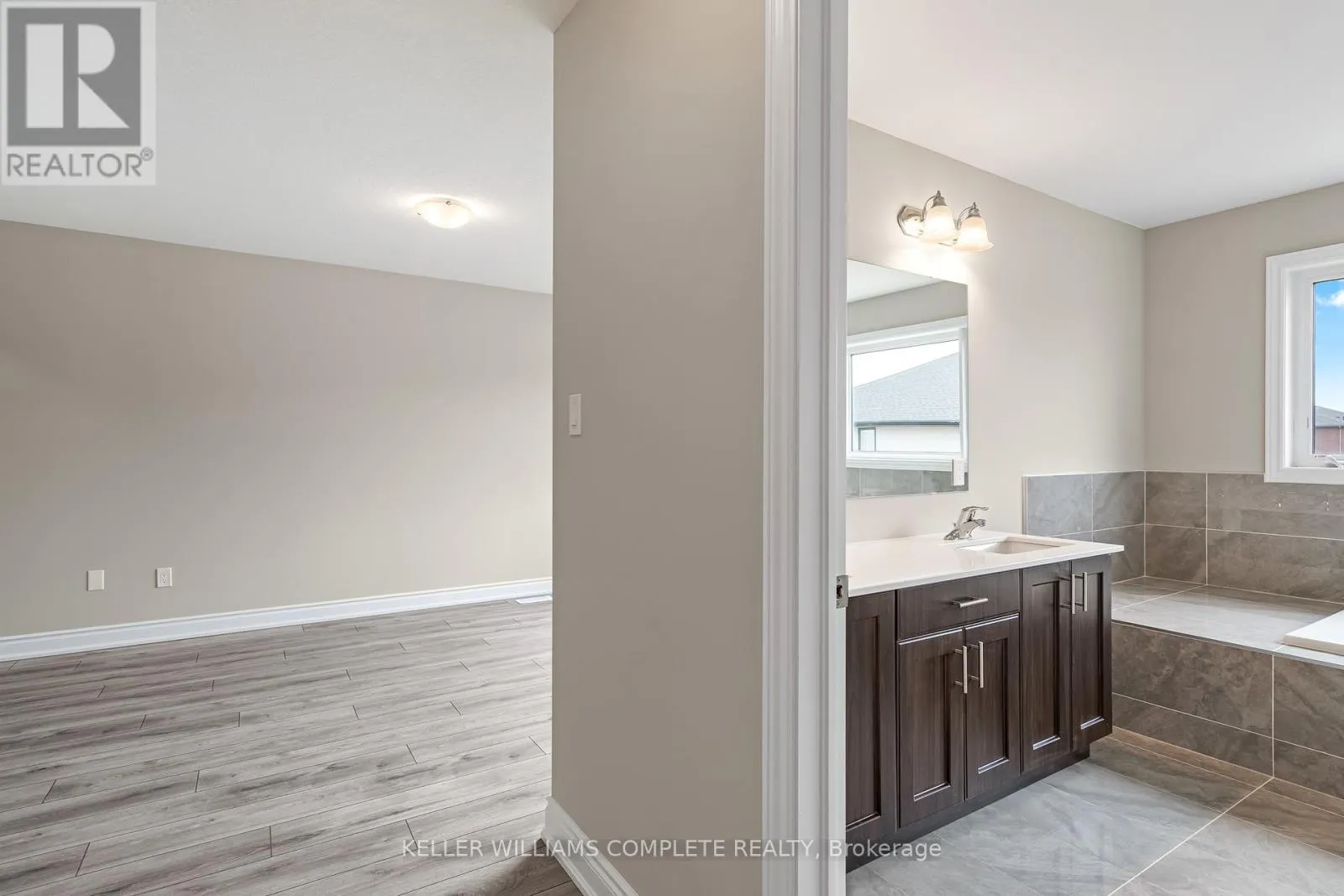 15 VENTURE WAY