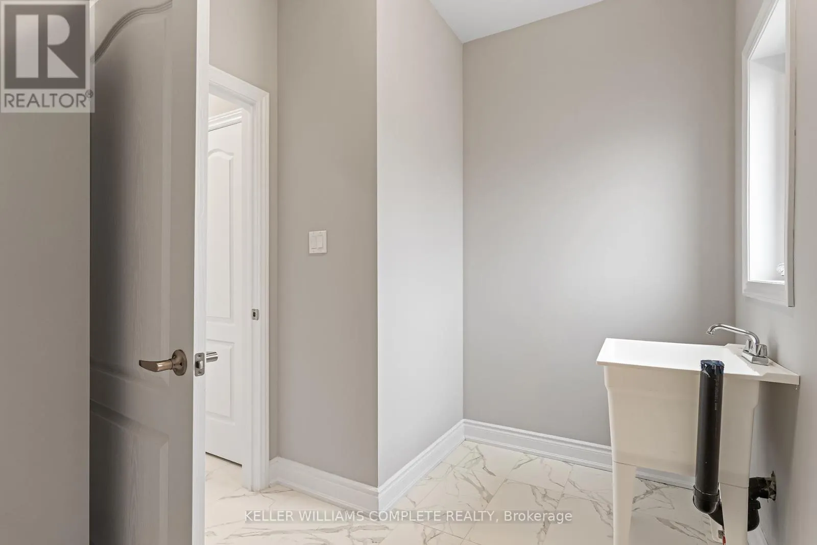 15 VENTURE WAY