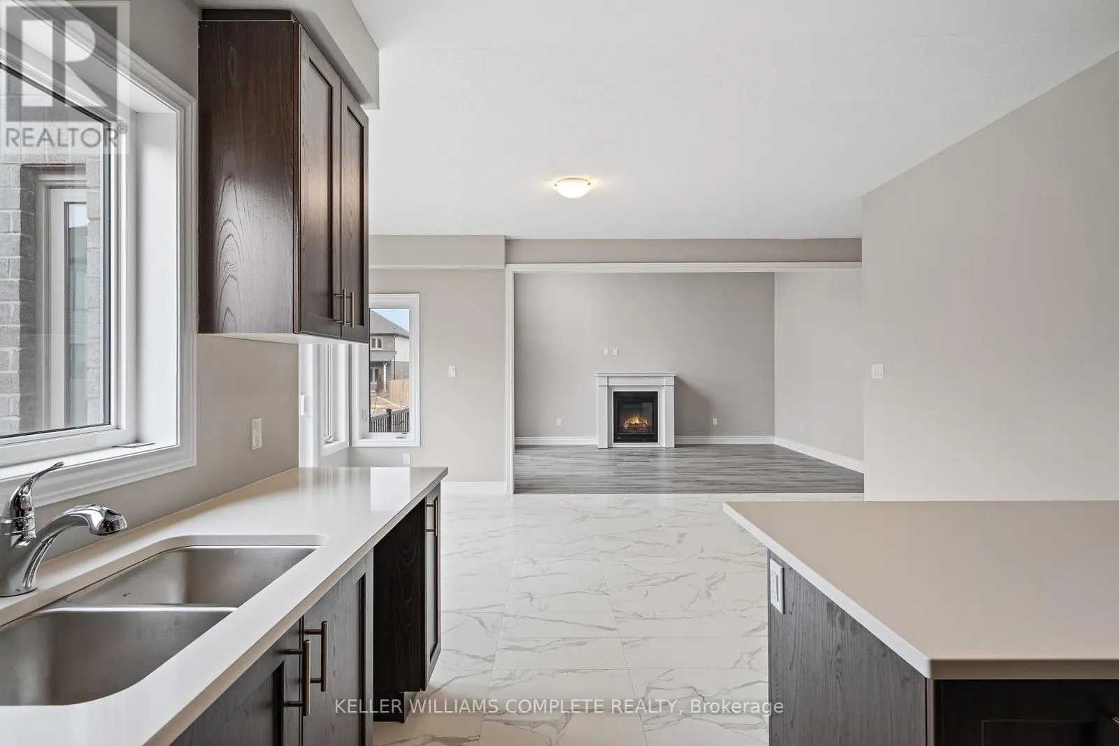 15 VENTURE WAY