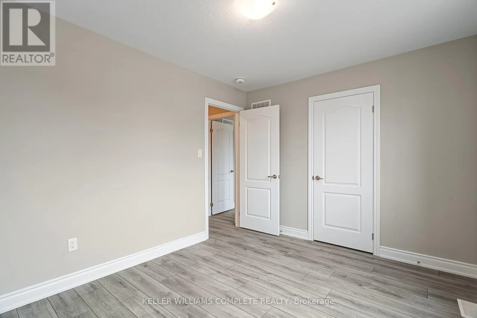 15 VENTURE WAY