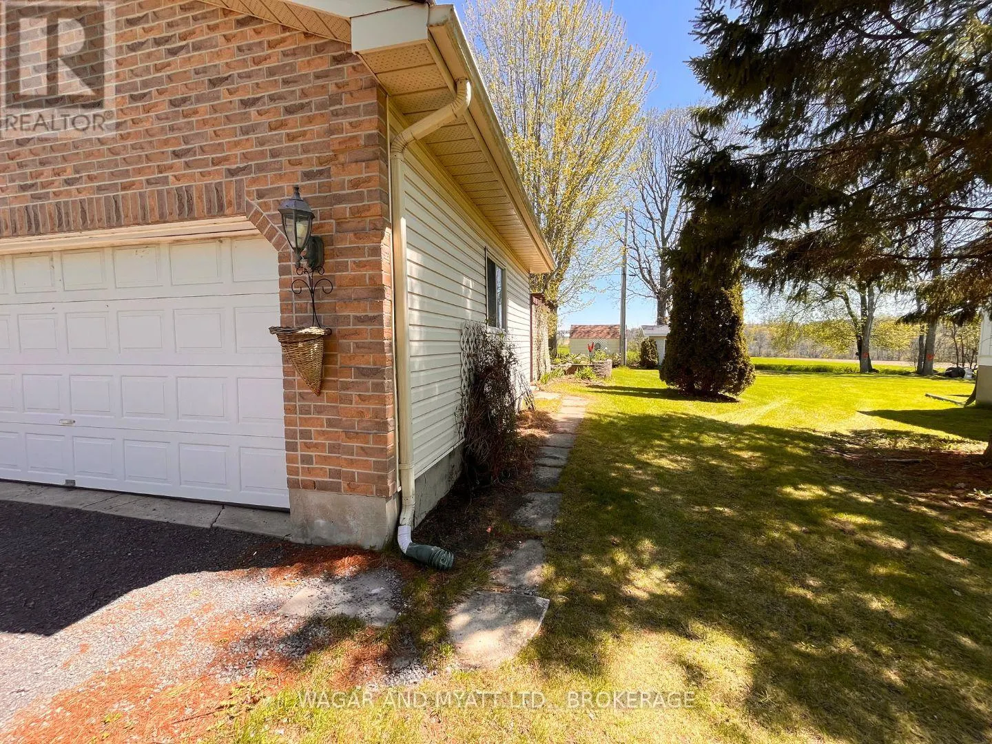 63 SOUTHWOOD CRESCENT N