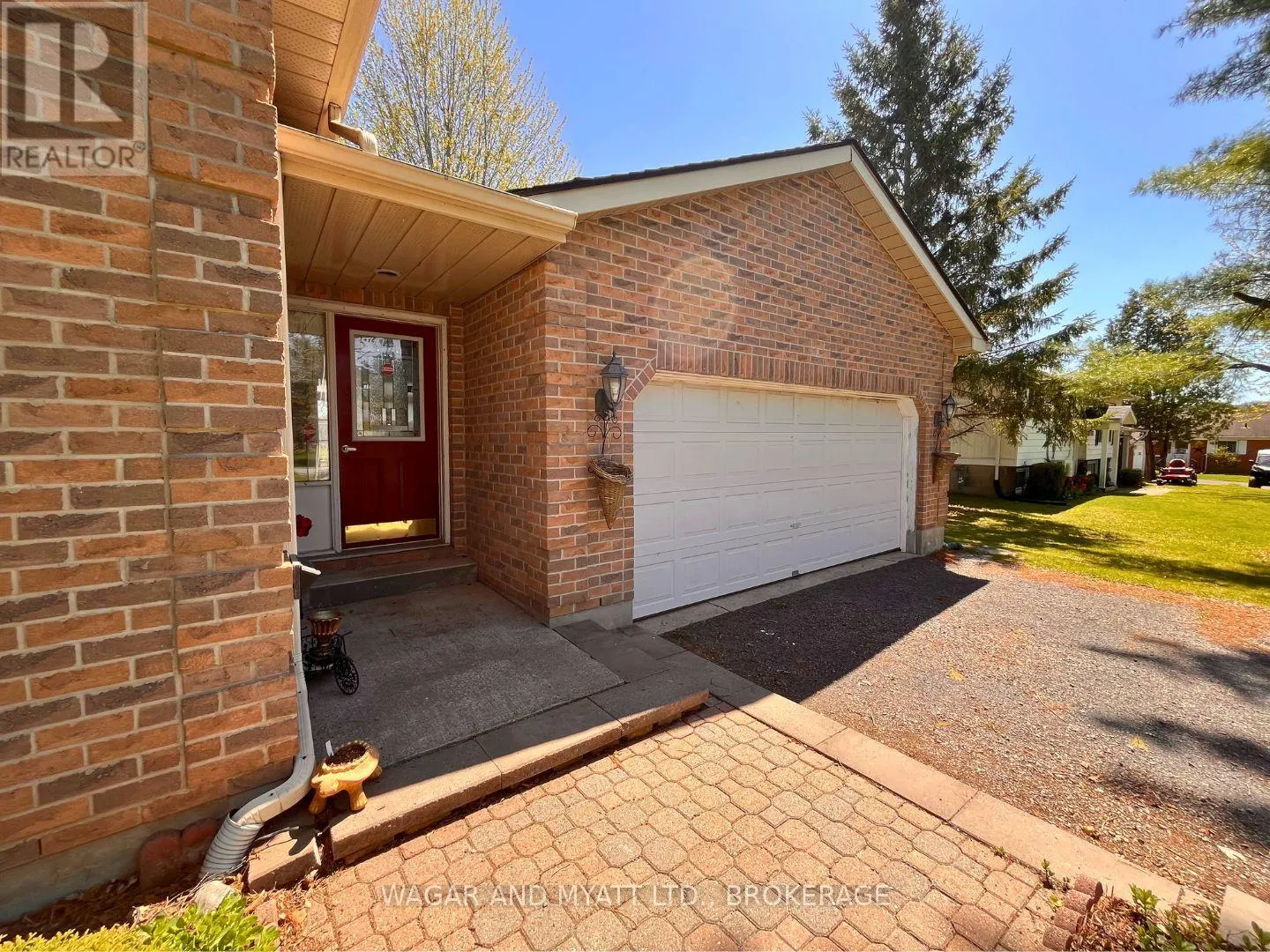 63 SOUTHWOOD CRESCENT N
