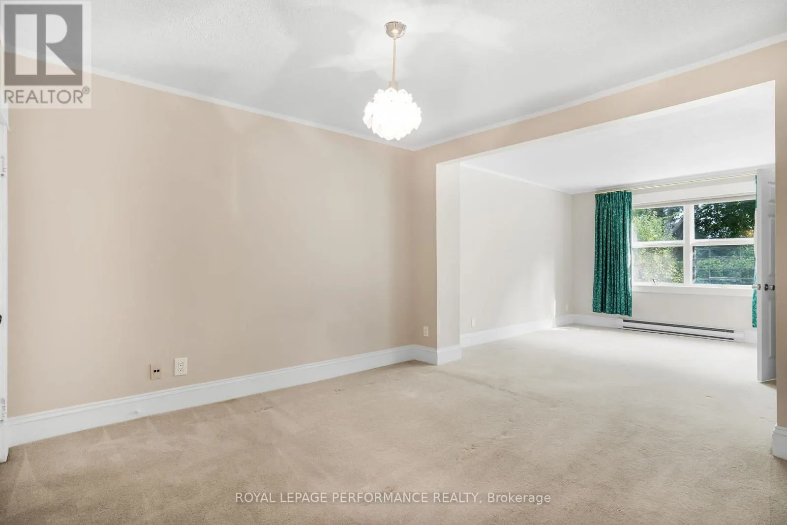 8 LAKESIDE AVENUE