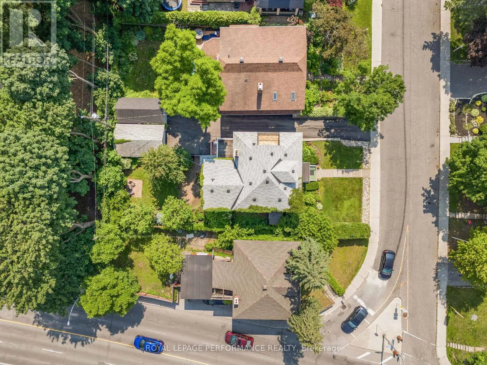 8 LAKESIDE AVENUE