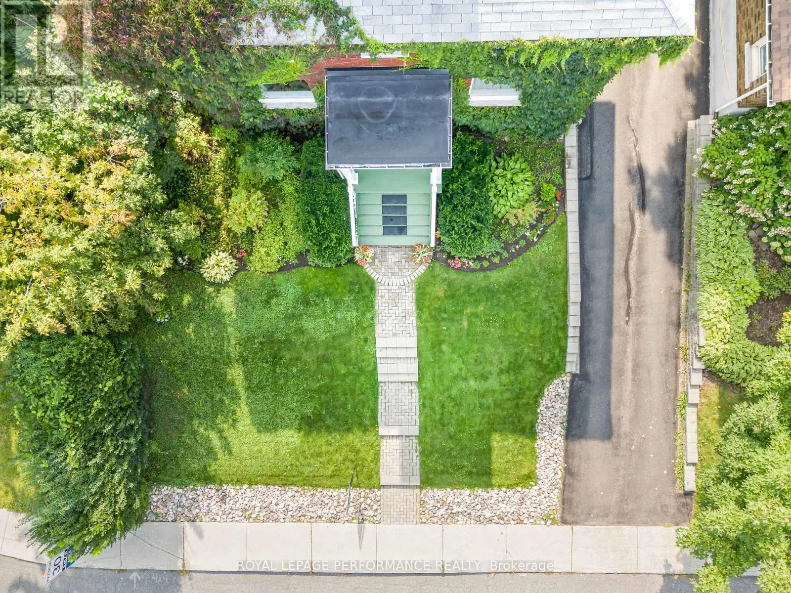 8 LAKESIDE AVENUE