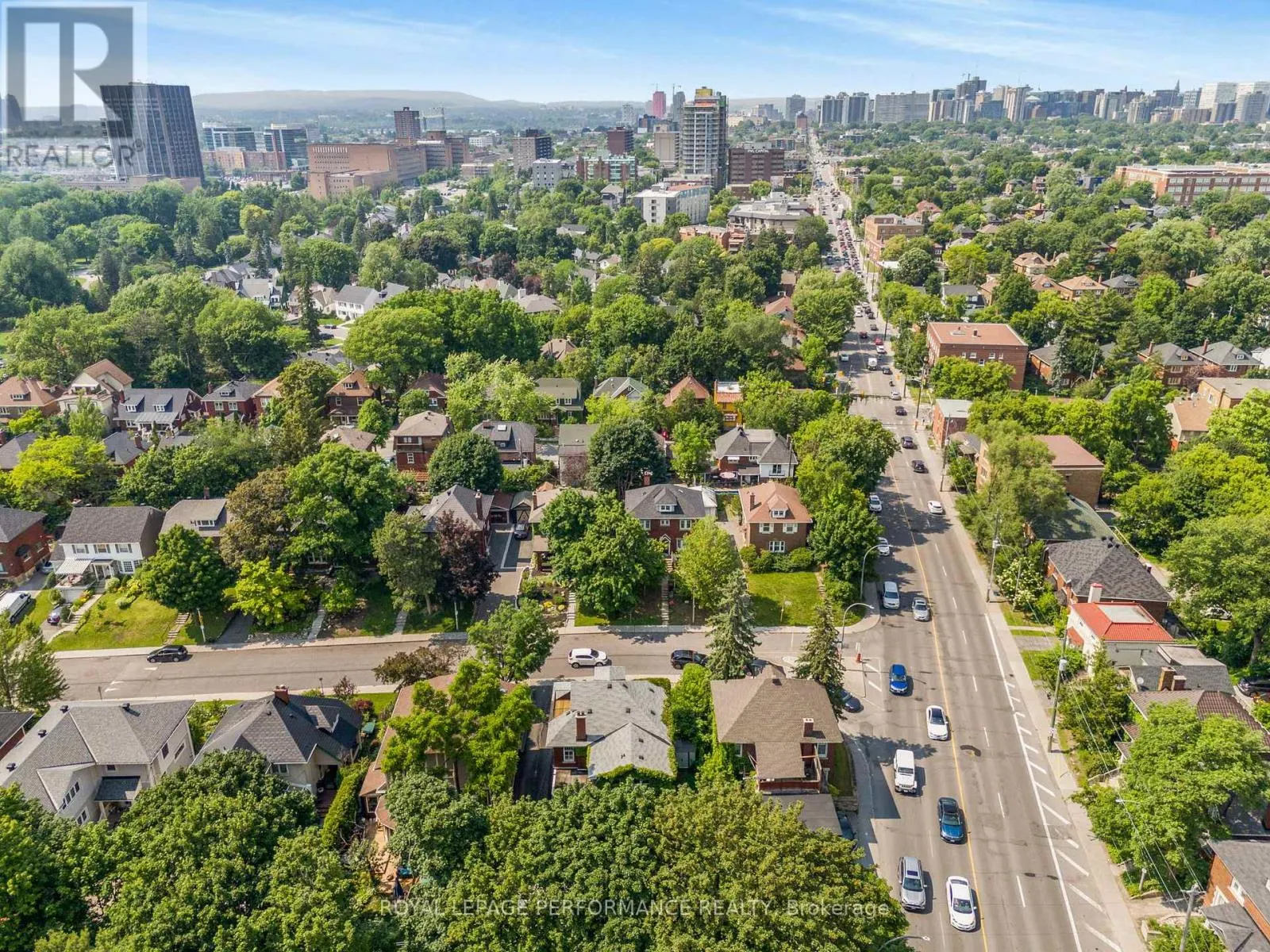 8 LAKESIDE AVENUE