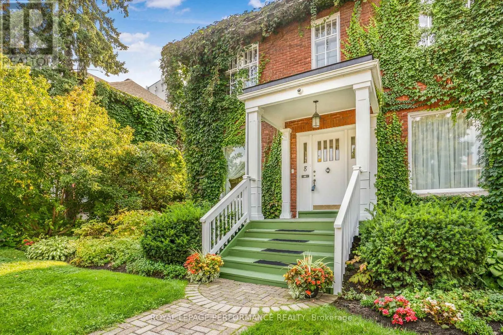 8 LAKESIDE AVENUE