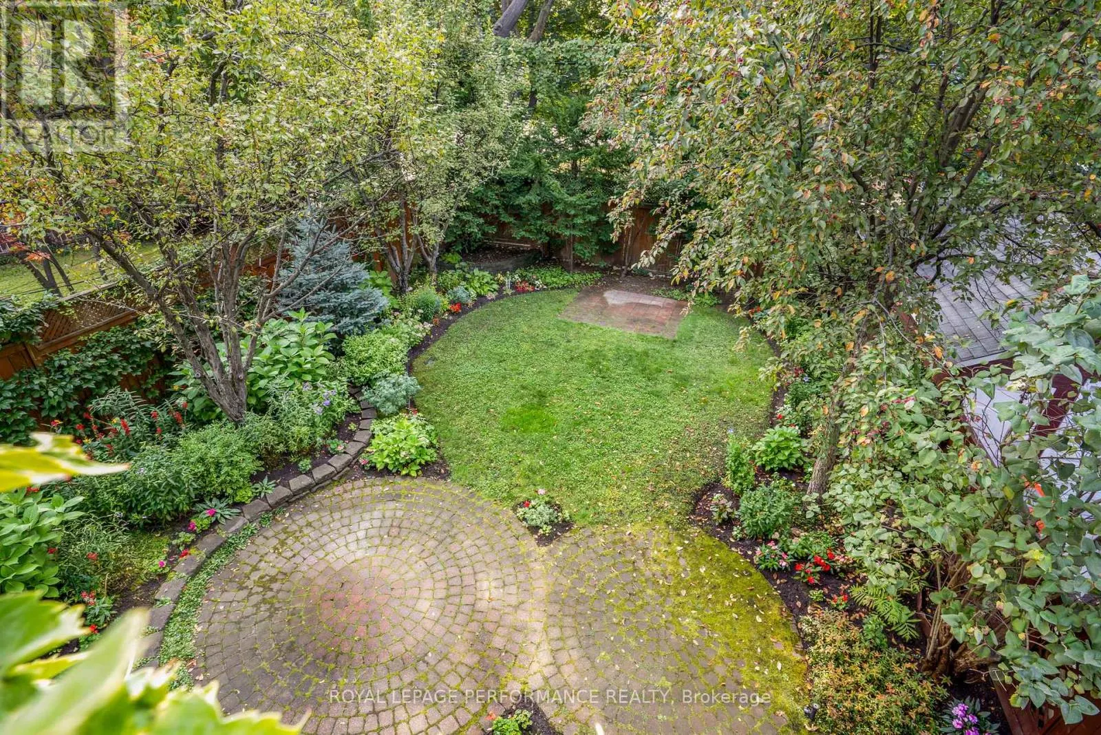 8 LAKESIDE AVENUE