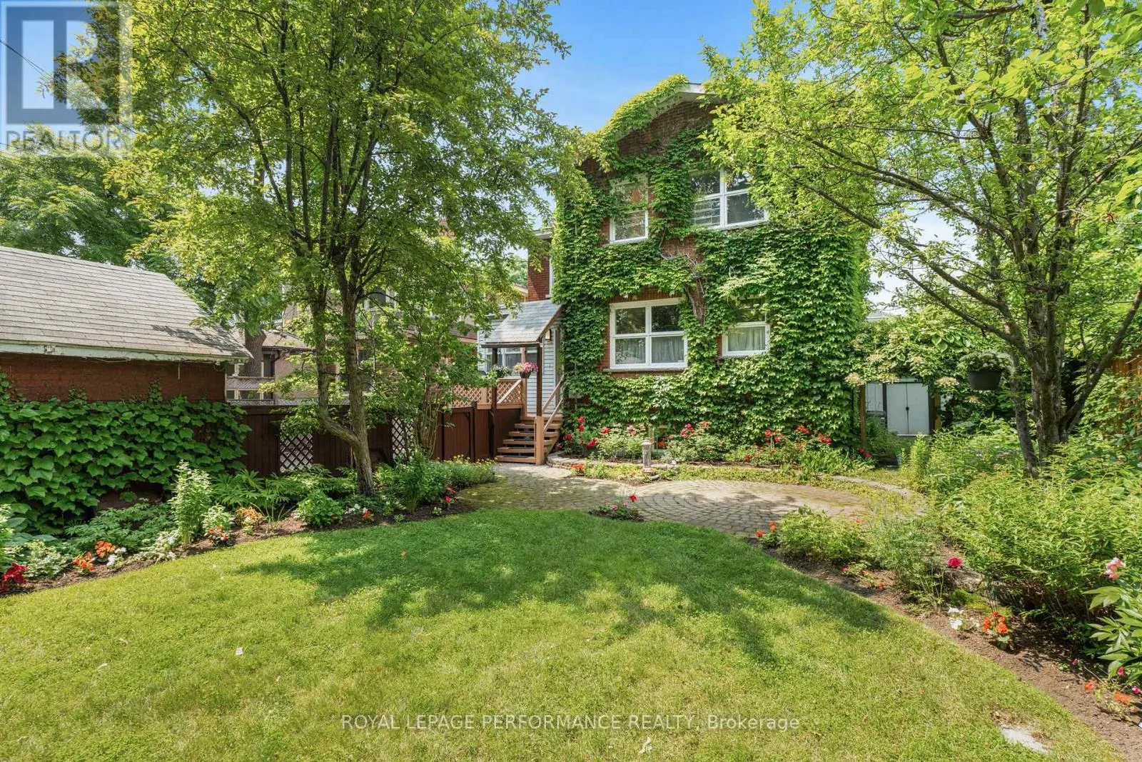 8 LAKESIDE AVENUE