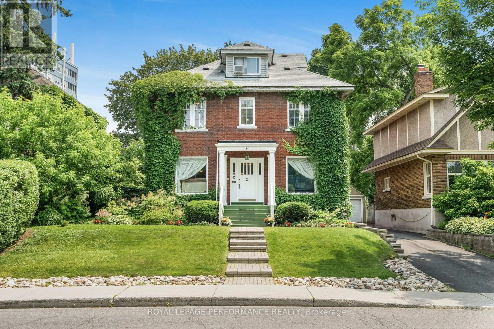 8 LAKESIDE AVENUE