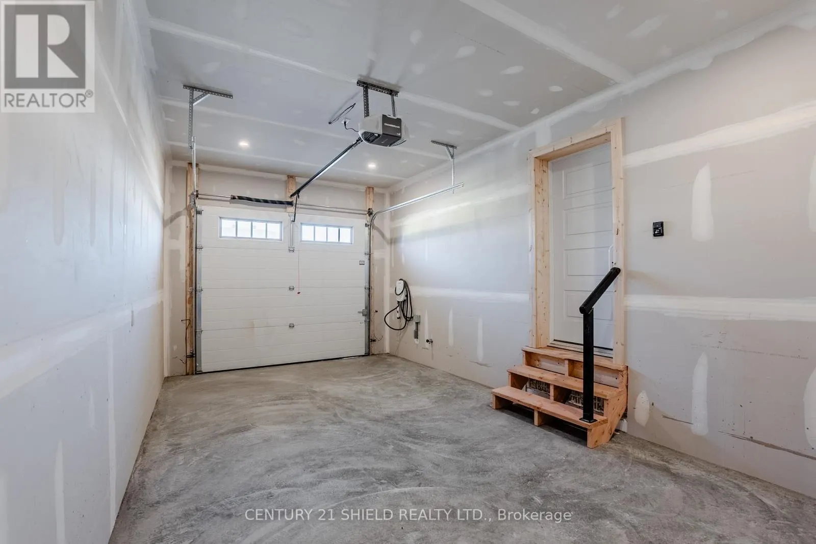 4 ERINDALE LANE