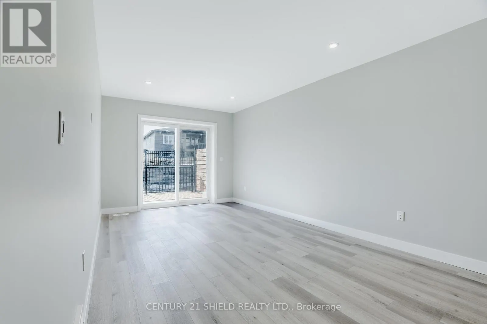 4 ERINDALE LANE