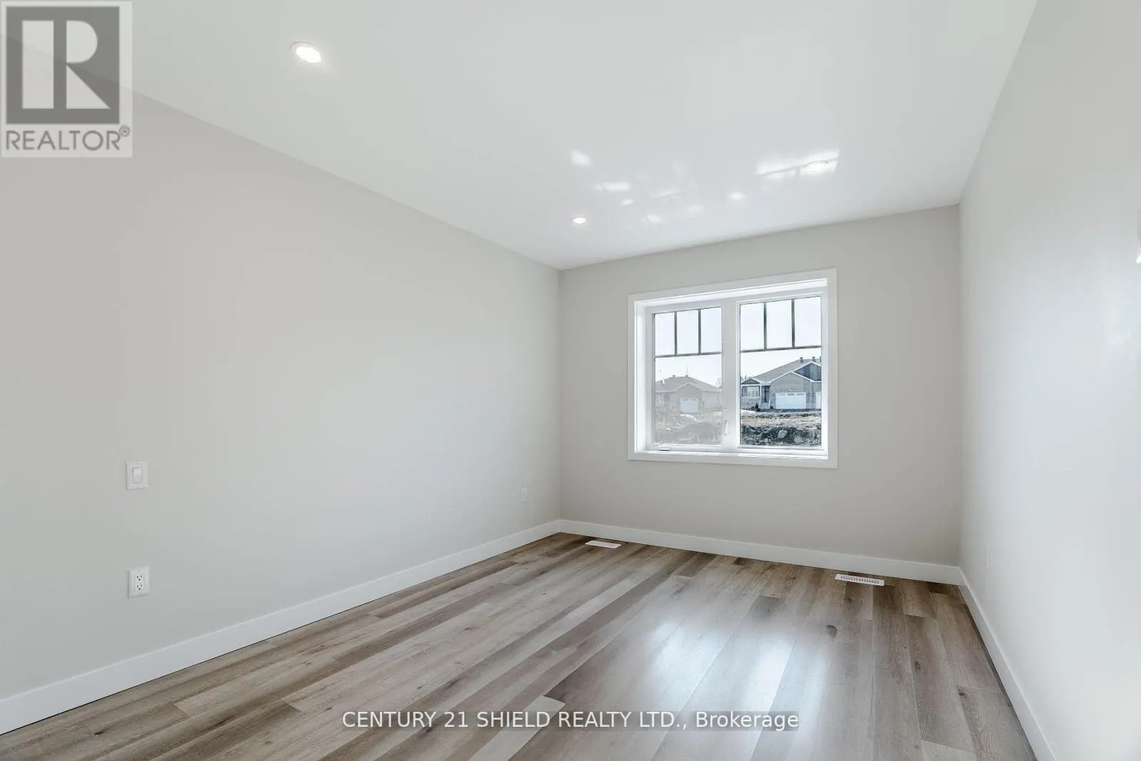 6 ERINDALE LANE