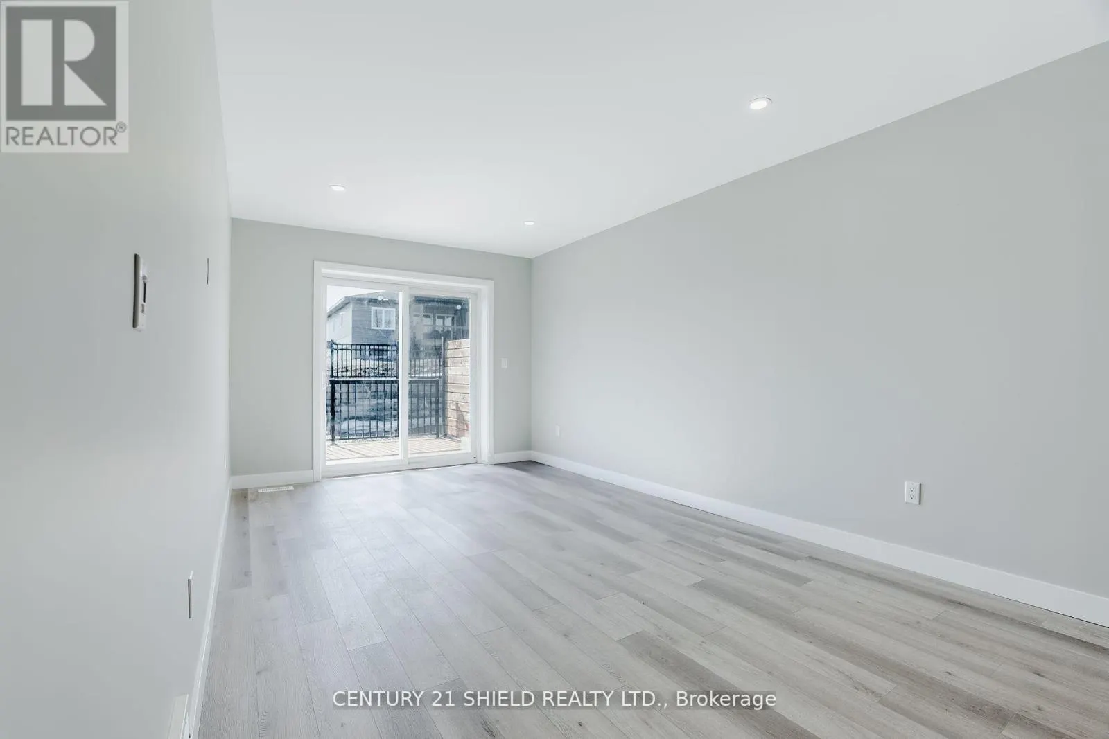 6 ERINDALE LANE