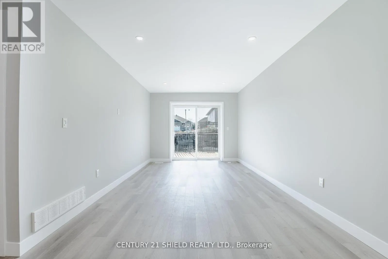 6 ERINDALE LANE