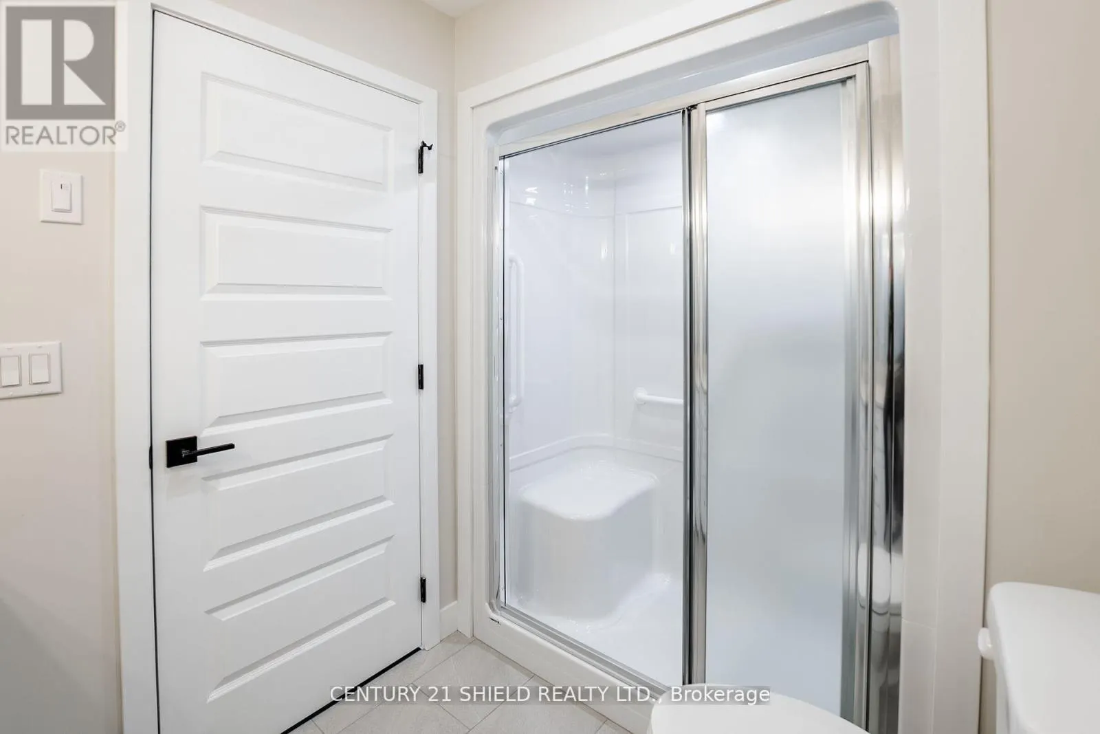 6 ERINDALE LANE