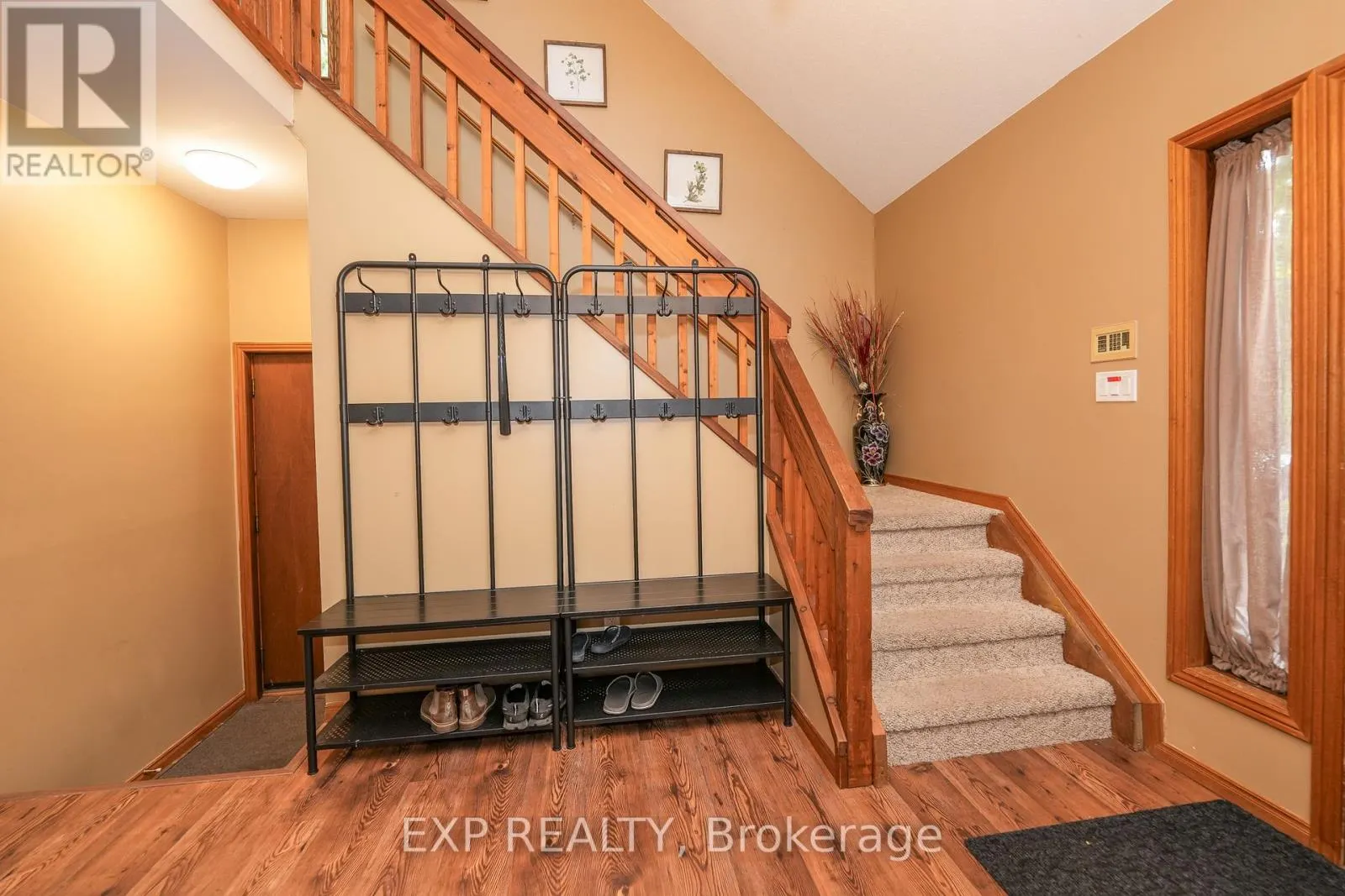 10207 PINETREE DRIVE