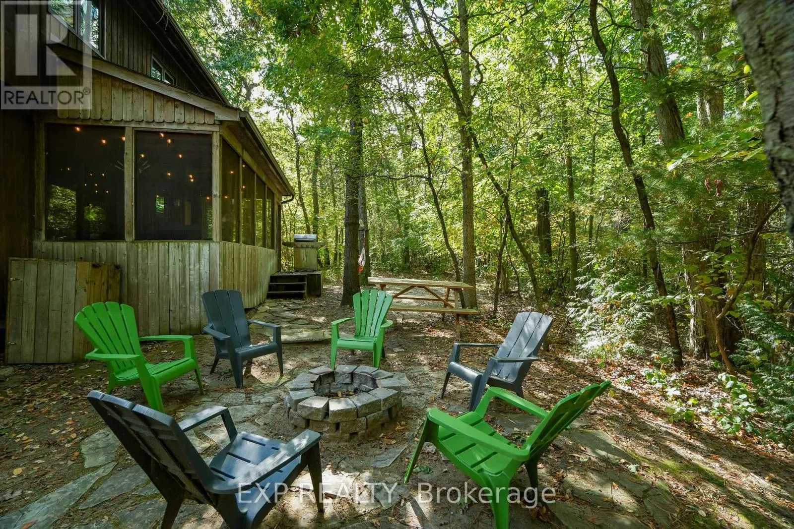 10207 PINETREE DRIVE