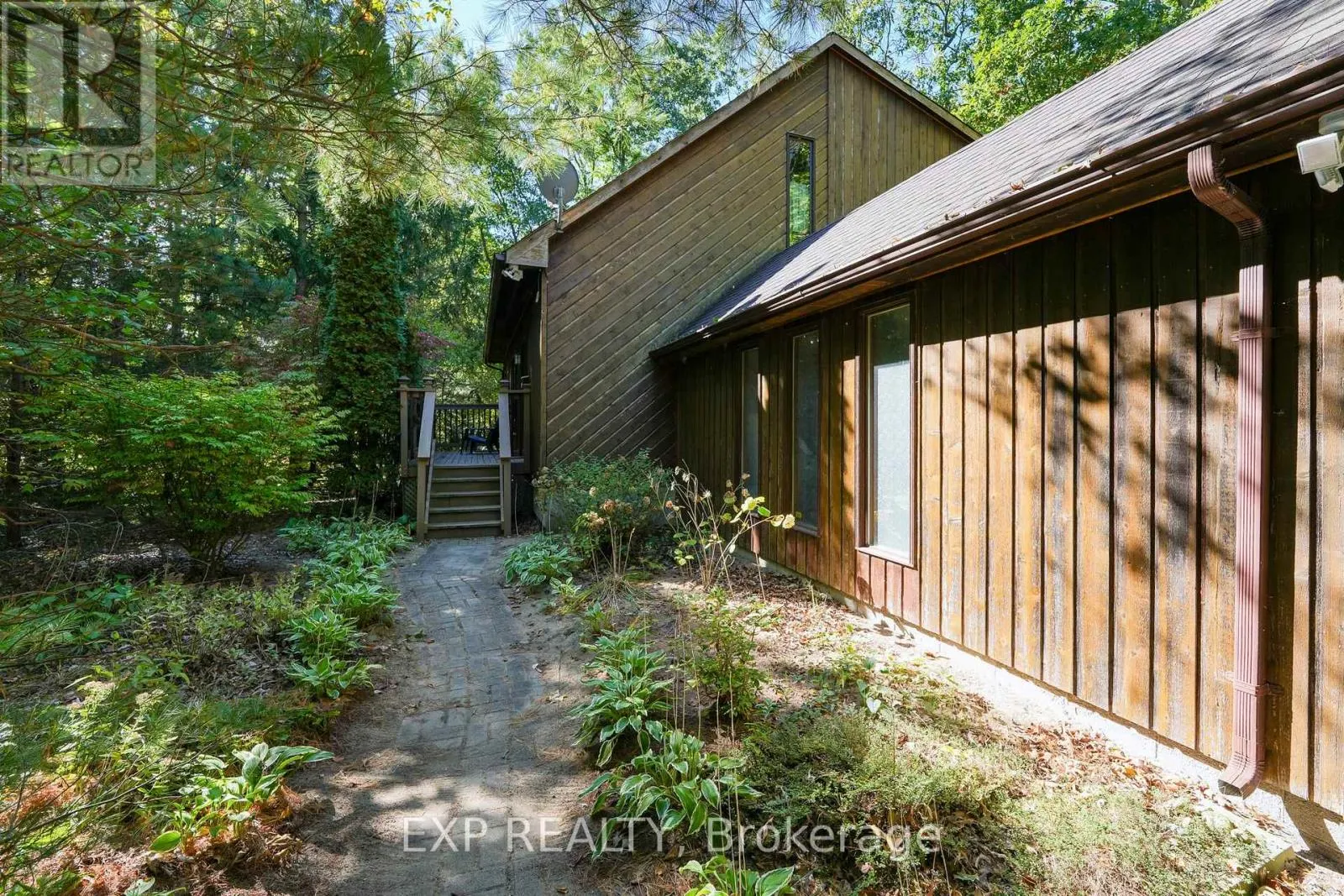 10207 PINETREE DRIVE