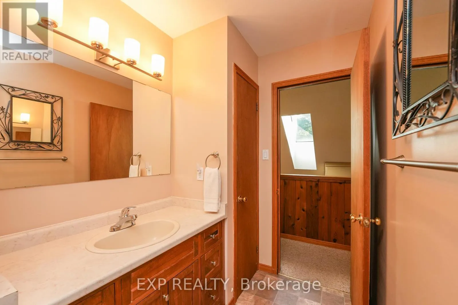 10207 PINETREE DRIVE