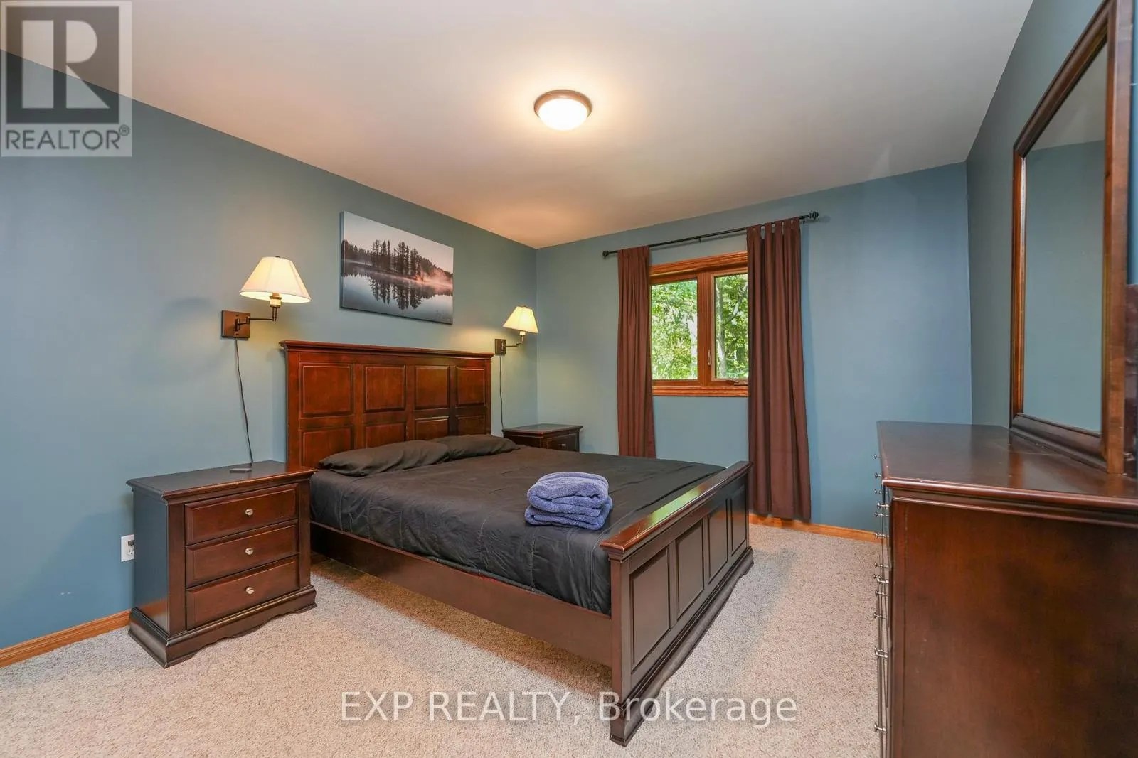 10207 PINETREE DRIVE