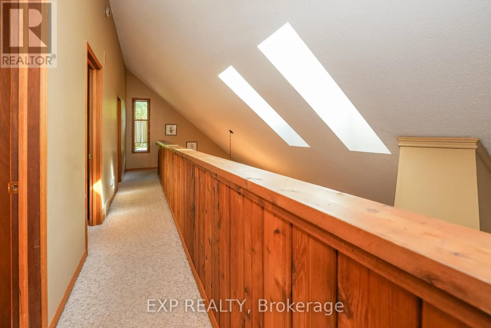 10207 PINETREE DRIVE