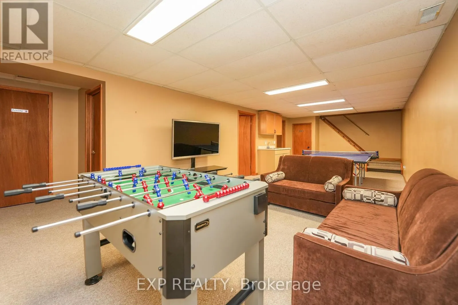 10207 PINETREE DRIVE
