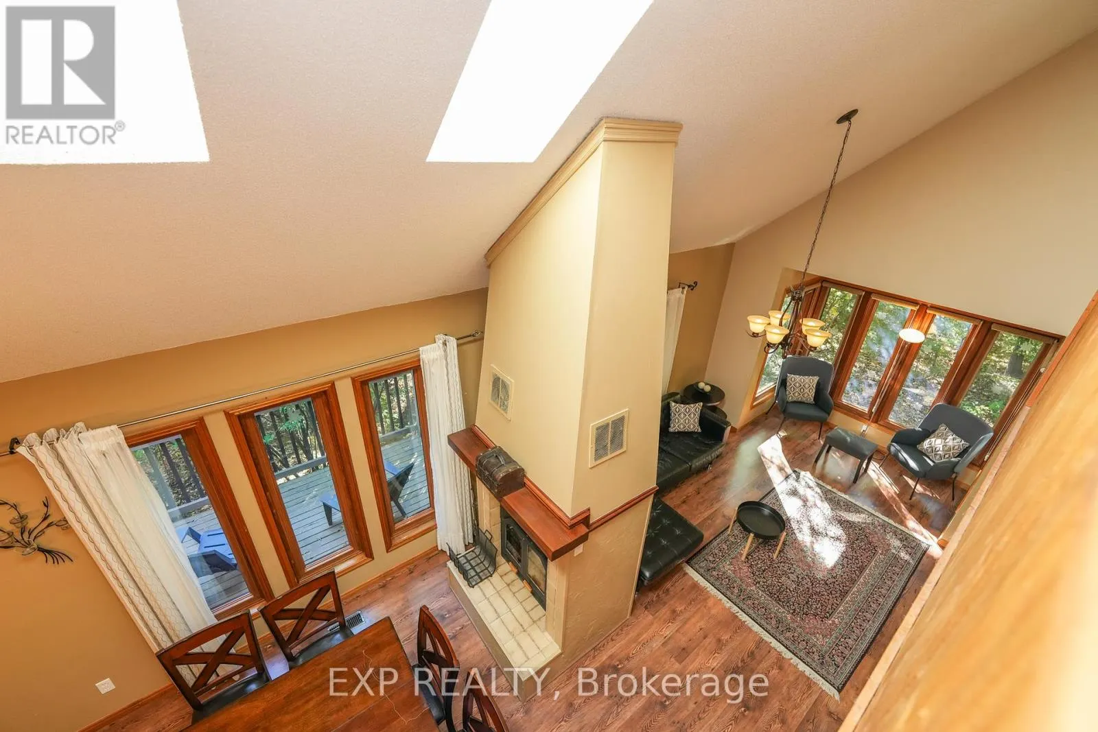 10207 PINETREE DRIVE