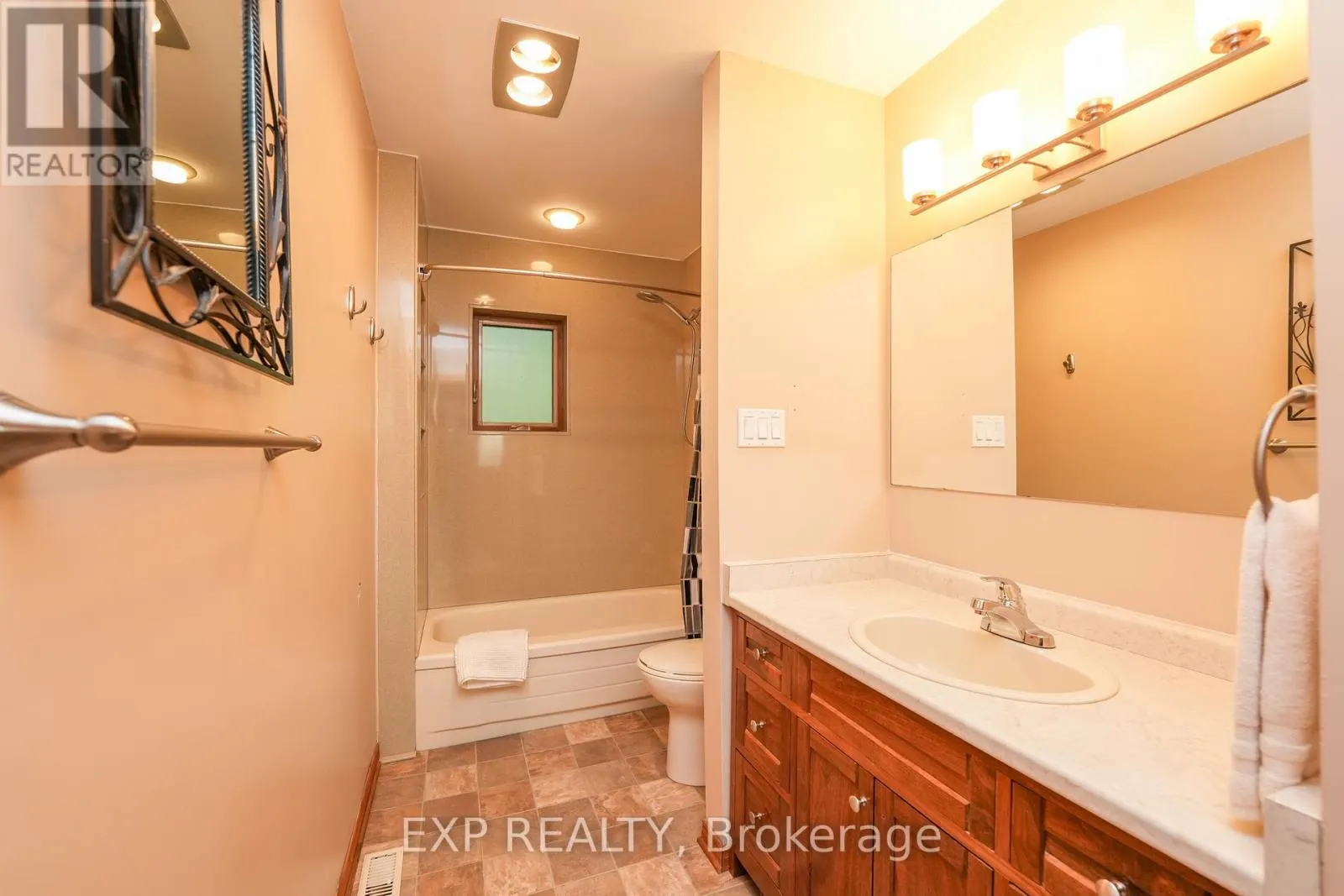10207 PINETREE DRIVE