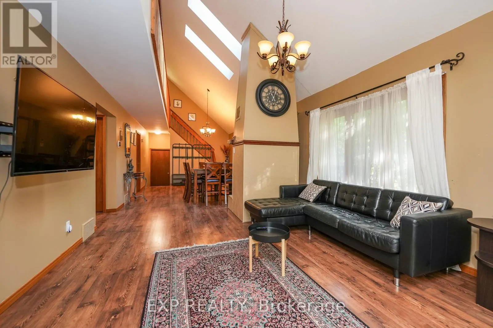 10207 PINETREE DRIVE