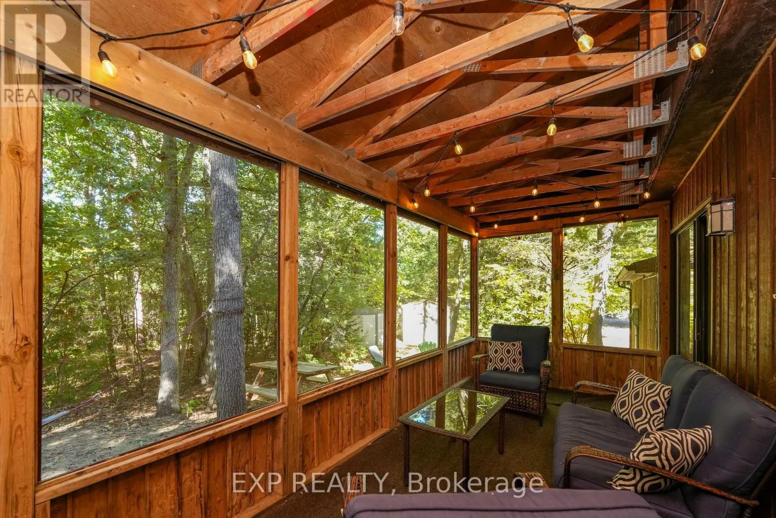 10207 PINETREE DRIVE