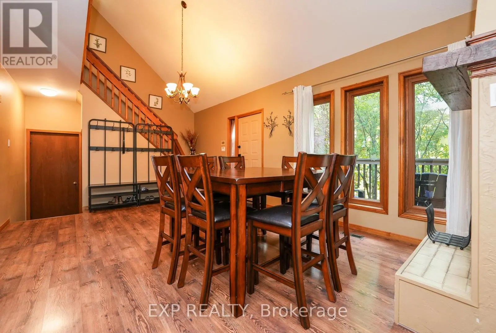 10207 PINETREE DRIVE
