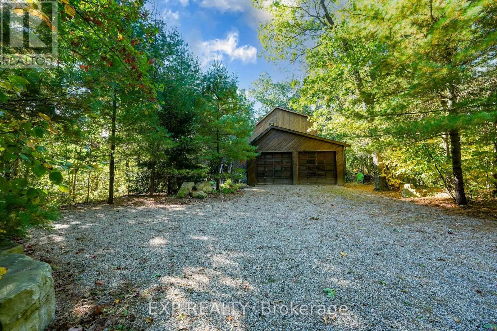 10207 PINETREE DRIVE
