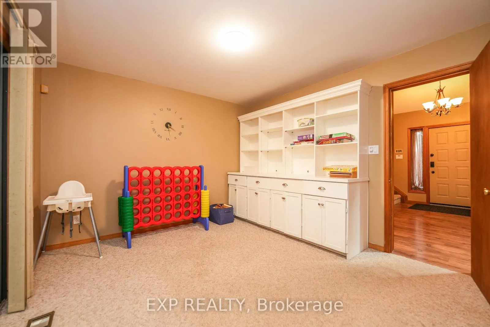 10207 PINETREE DRIVE