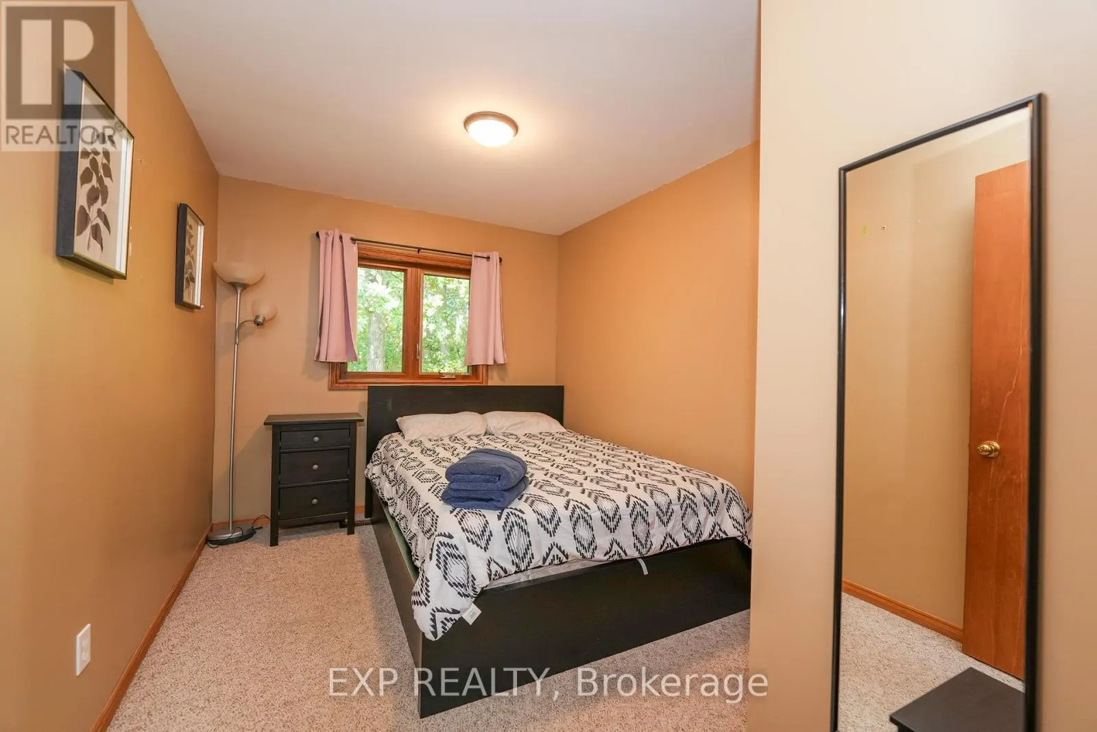 10207 PINETREE DRIVE
