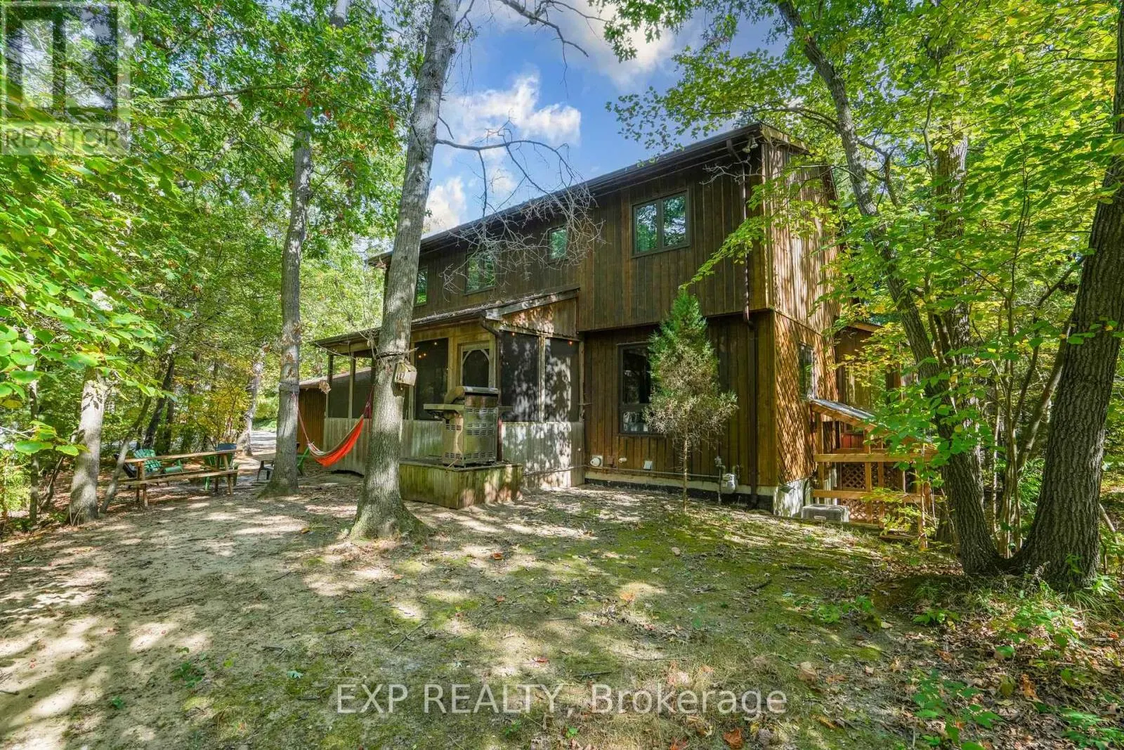 10207 PINETREE DRIVE