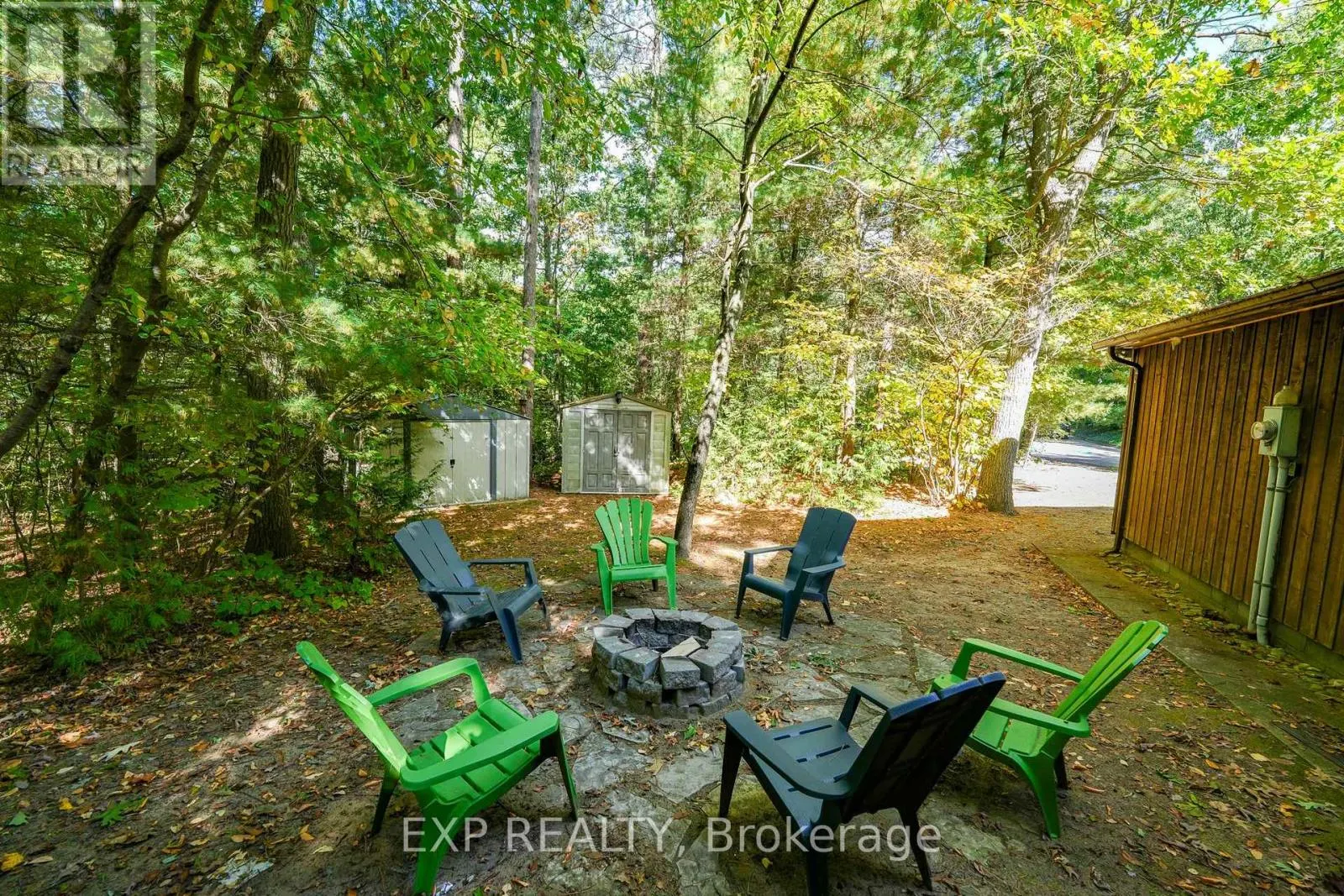 10207 PINETREE DRIVE