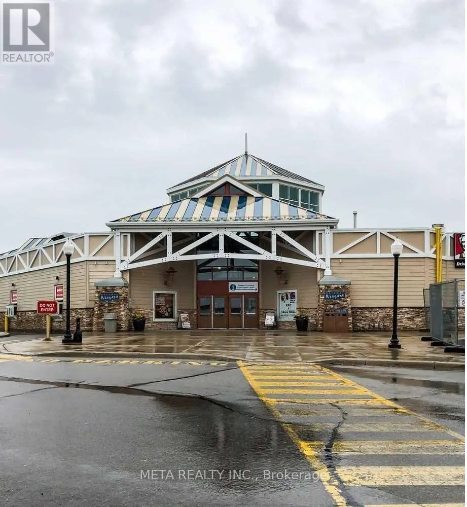 424 SOUTH SERVICE ROAD