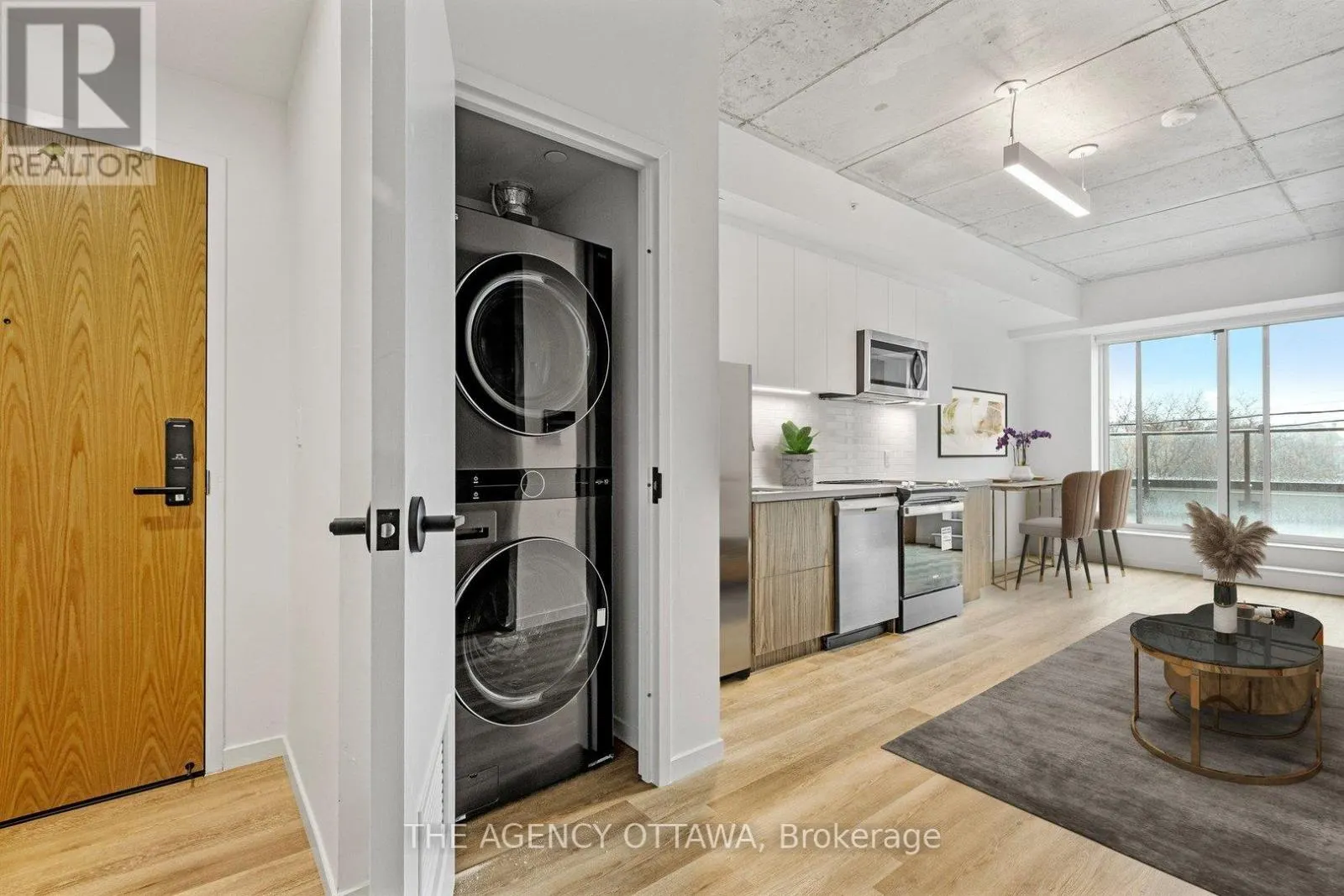402 - 18 HAMILTON AVENUE N
