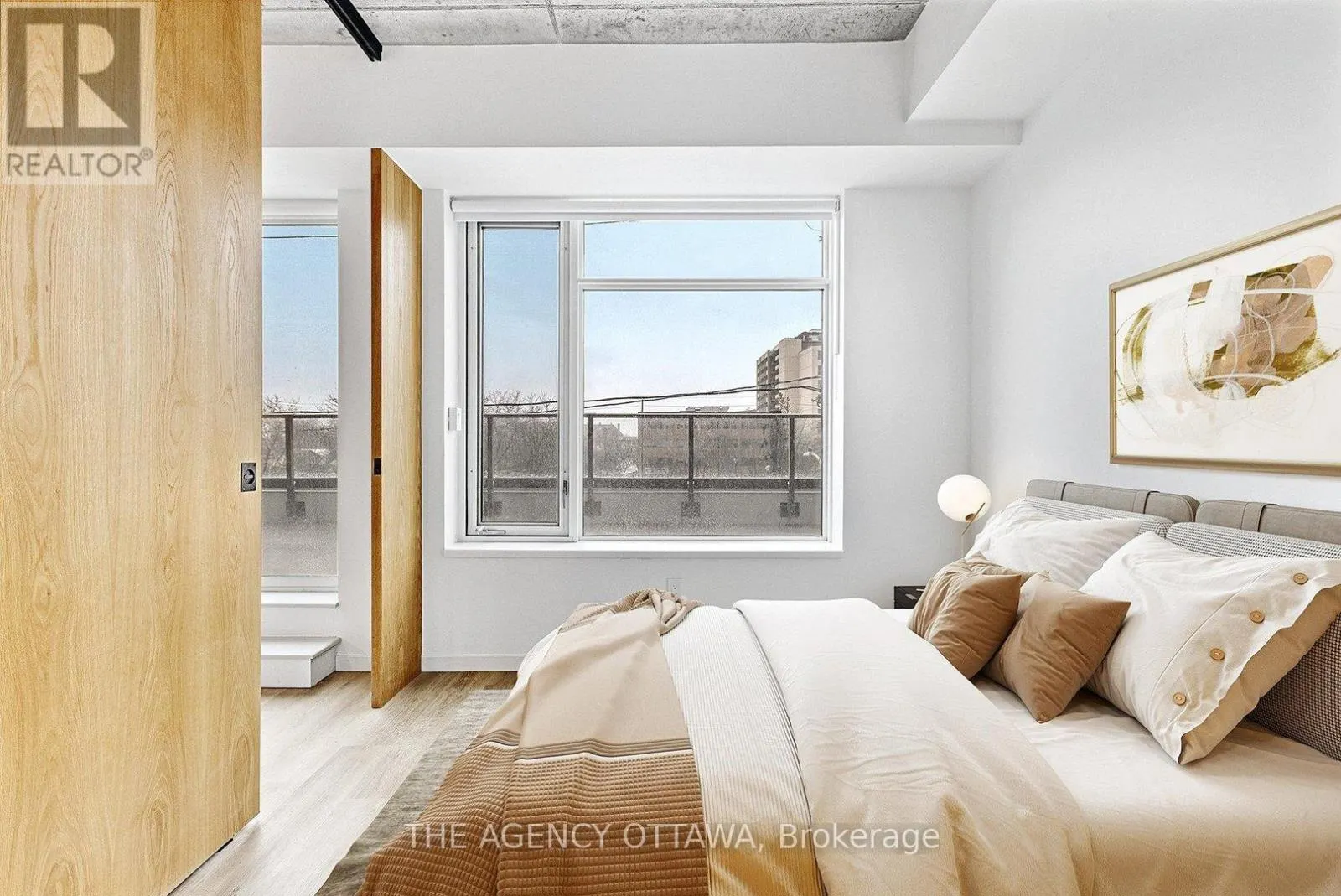 402 - 18 HAMILTON AVENUE N