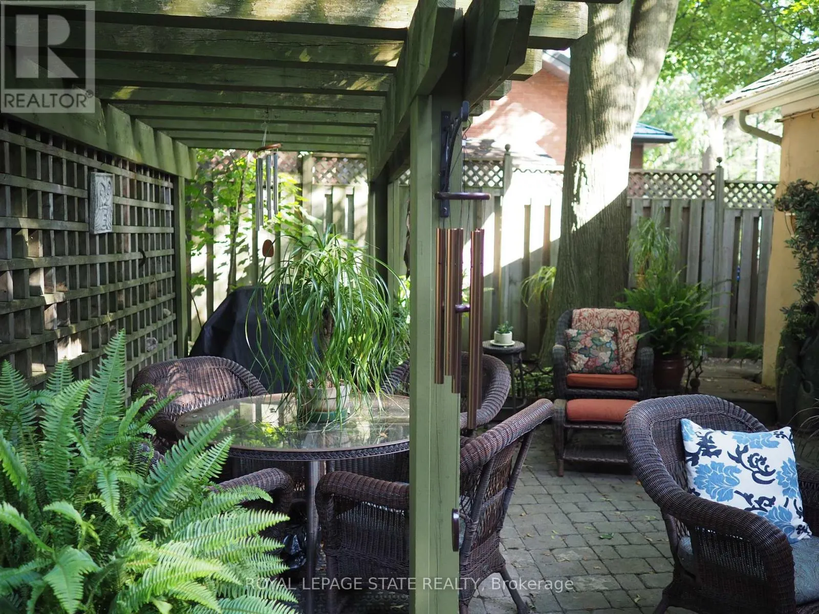 340 DUNDAS STREET E