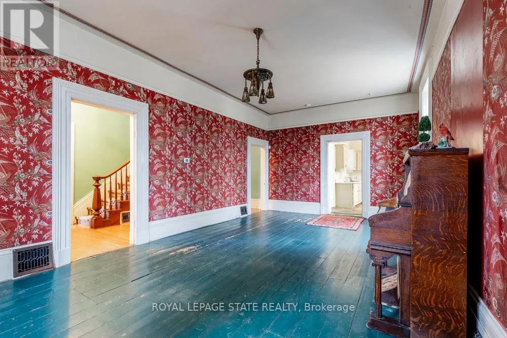 340 DUNDAS STREET E