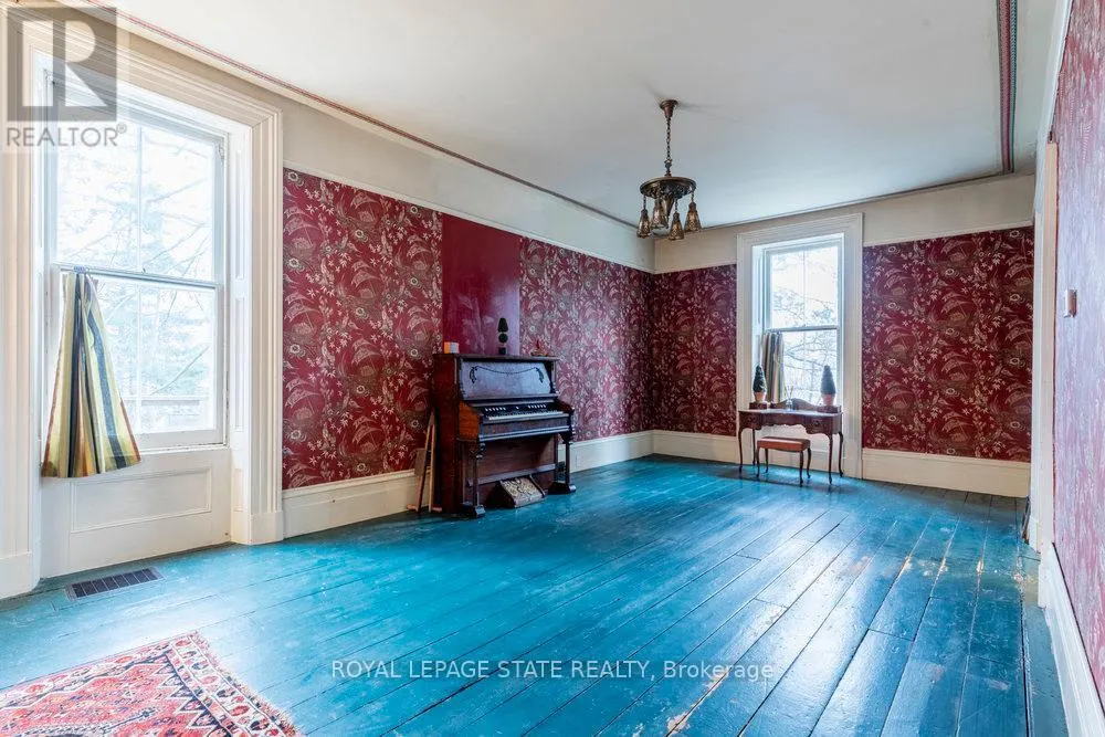 340 DUNDAS STREET E