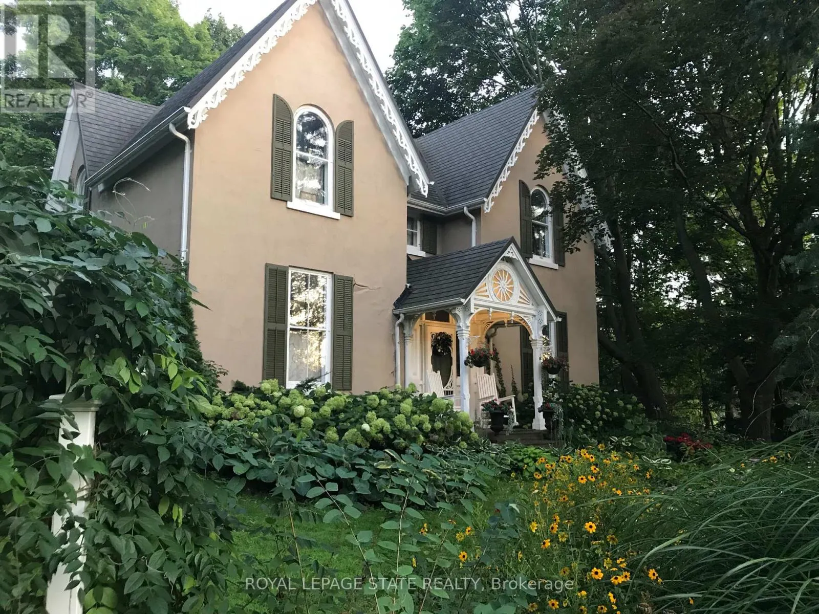340 DUNDAS STREET E