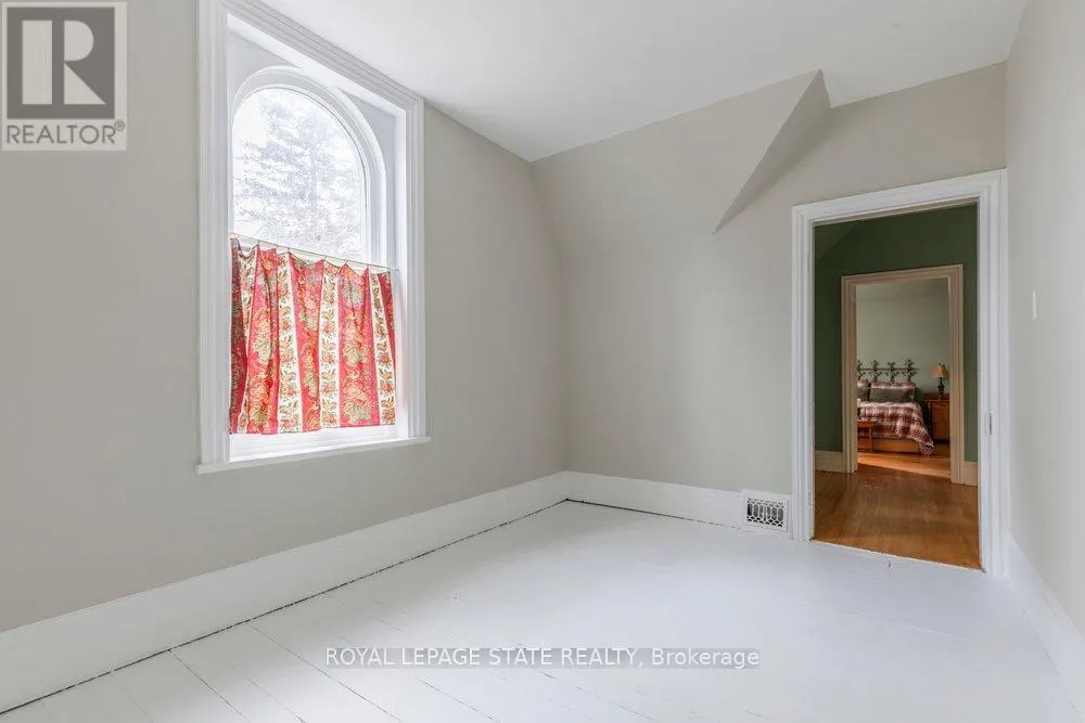 340 DUNDAS STREET E