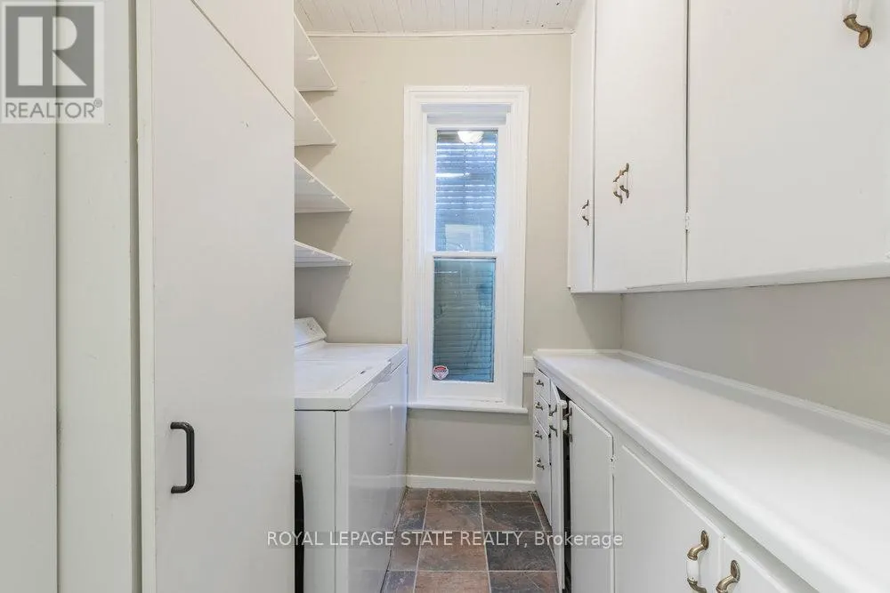 340 DUNDAS STREET E
