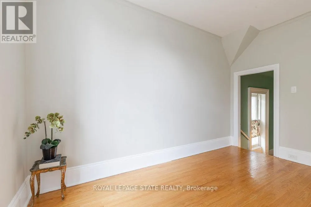 340 DUNDAS STREET E