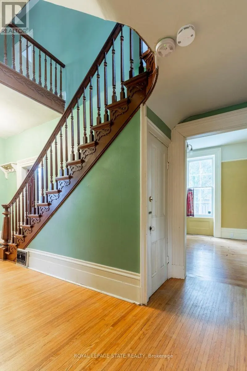 340 DUNDAS STREET E