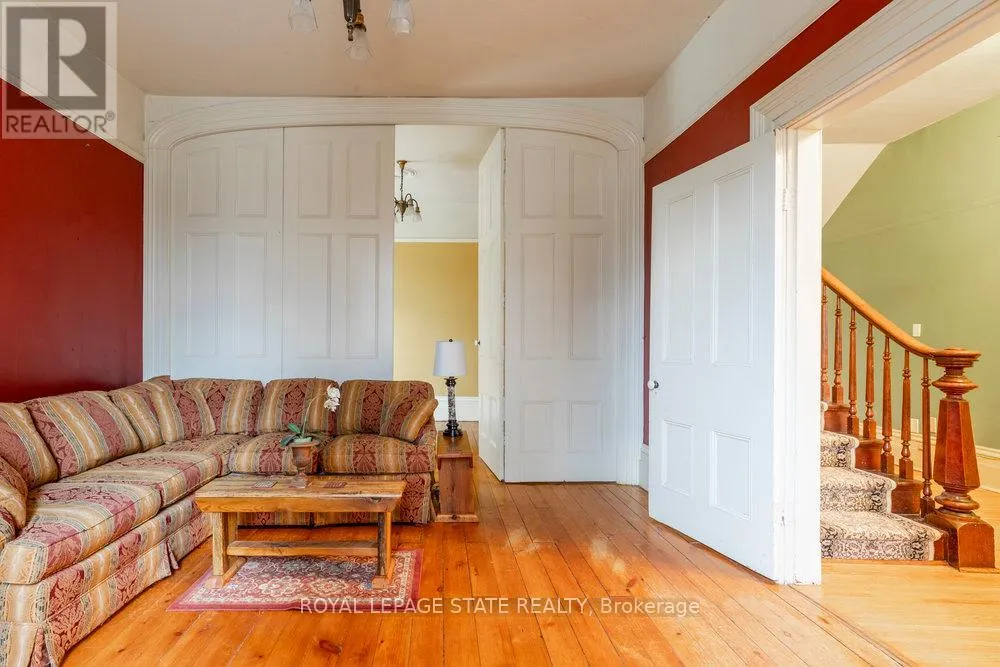 340 DUNDAS STREET E